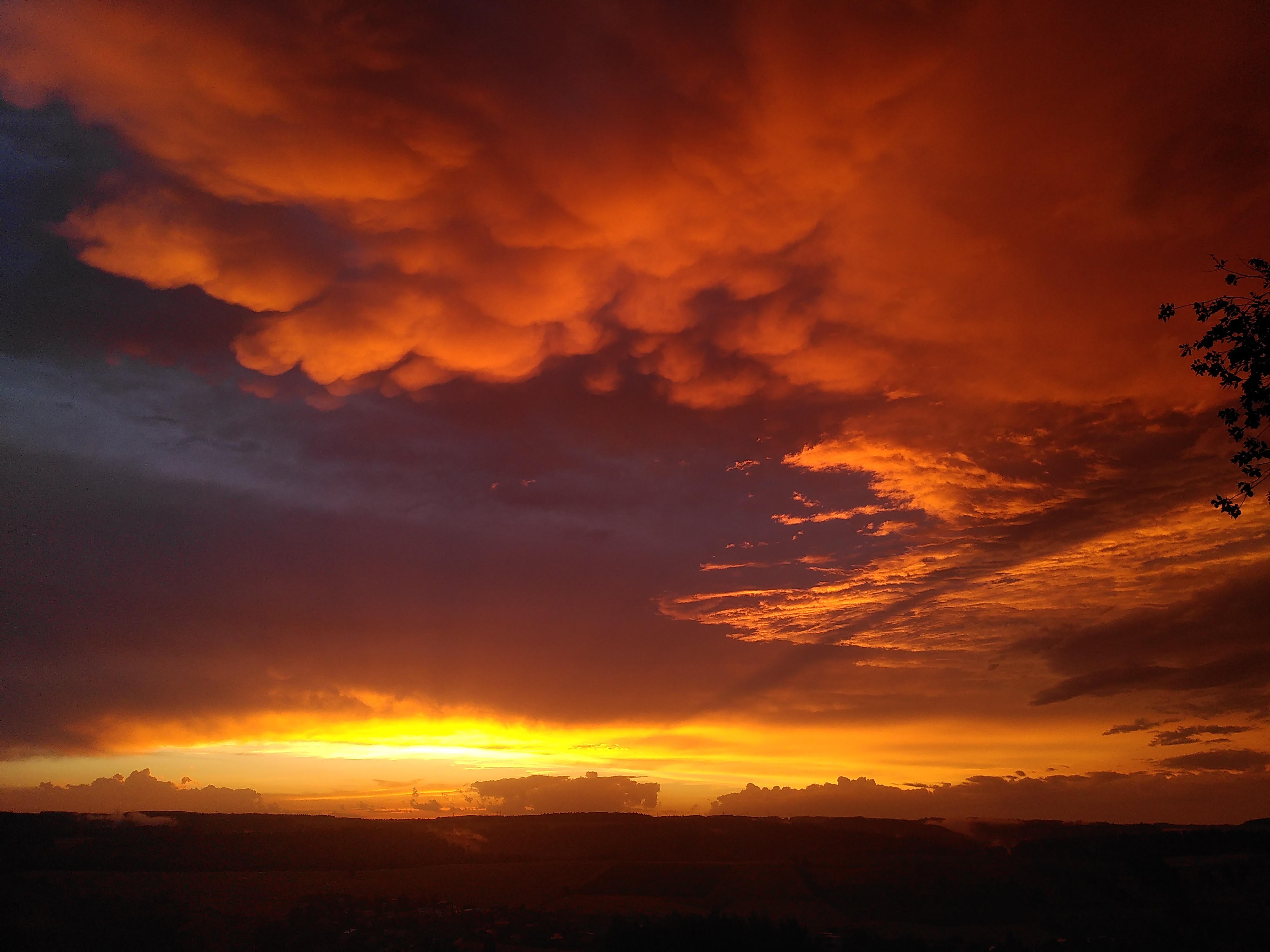 Sommersonnenuntergangsgewitterstimmung